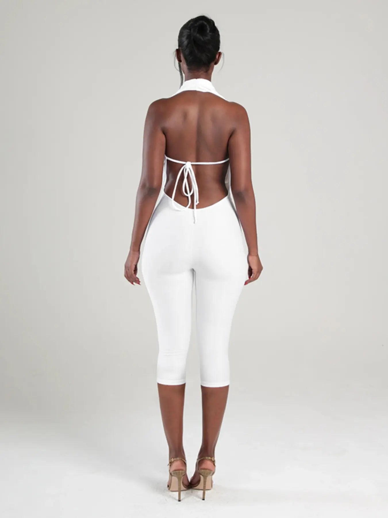 Women's Elegant Backless Sleeveless Bodycon Jumpsuit, Minimalist Design for Casual Everyday Wear, Chic and Fashionable