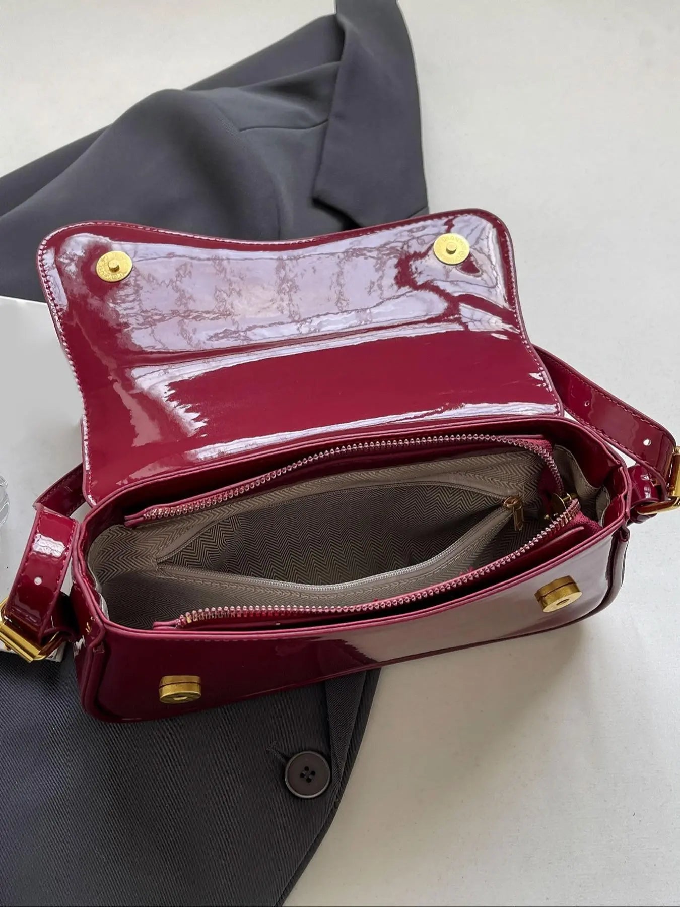 26 Spring/Summer Women'S Saddle Bag, Daily Shoulder Bag and Crossbody Bag, Elegant Magnetic Sealed Saddle Bag, Suitable for Daily Use, Party Attendance