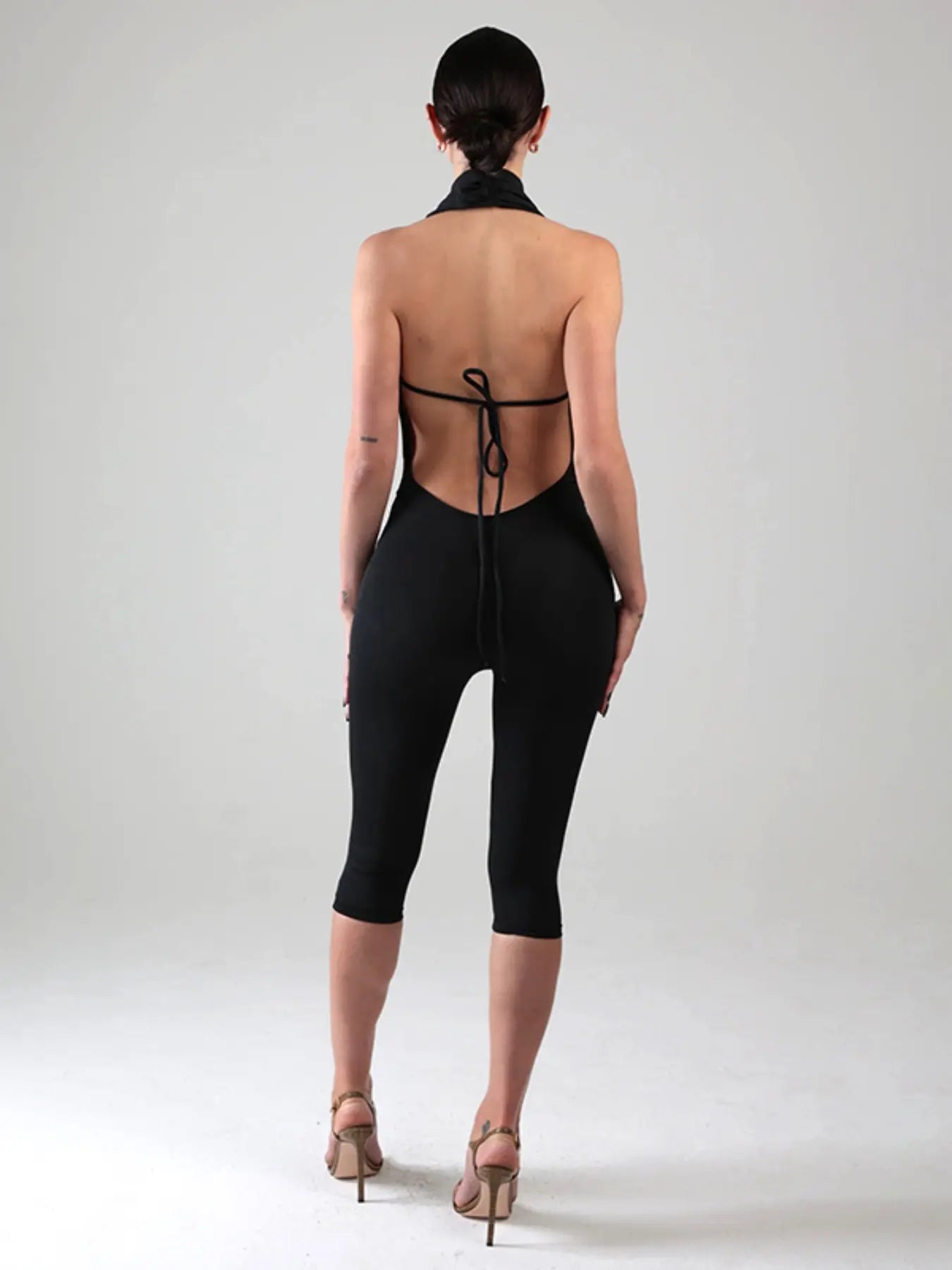 Women's Elegant Backless Sleeveless Bodycon Jumpsuit, Minimalist Design for Casual Everyday Wear, Chic and Fashionable